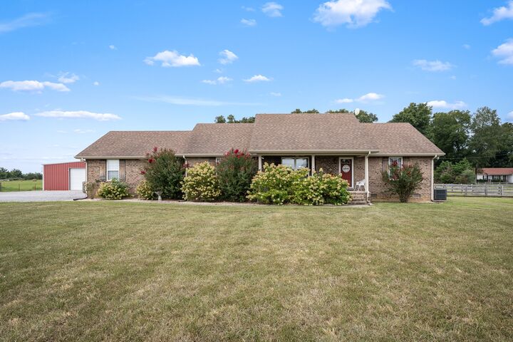 Property Photo:  223 Rich Rd  TN 37180 