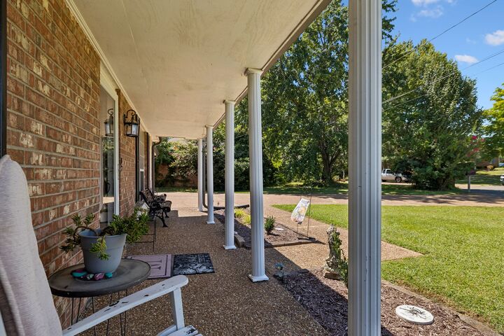 Property Photo: 512 Decherd Ln TN 37167