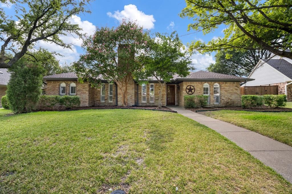 Property Photo: 3105 Roundrock Trail TX 75075