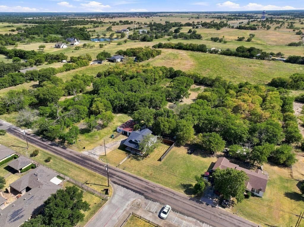 Property Photo:  405 E College Street  TX 75058 