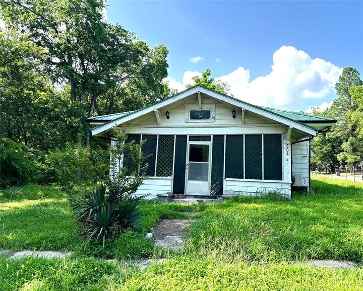 Property Photo:  504 Brown Avenue  TX 75460 