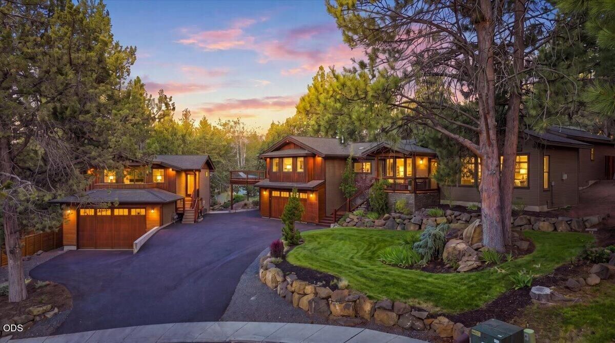 Property Photo:  2261 NW 7th Street #1 & #2  OR 97703 