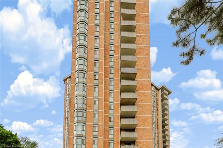 Property Photo: 5250 Lakeshore Road 1901 ON L7L 5L2