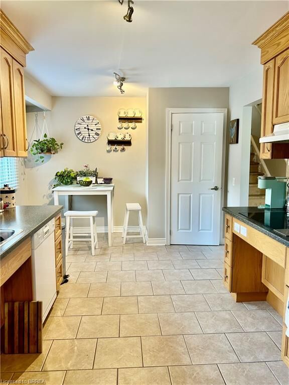 Property Photo:  130 Brantwood Park Road Upper  ON N3P 1G3 