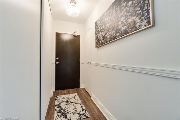 Property Photo:  212 Kerr Street 507  ON L6K 3B1 
