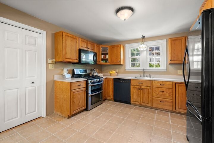 Property Photo:  8 Cardinal  MA 01602 