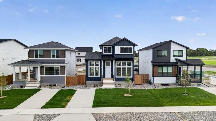 Property Photo:  2541 16 Avenue N  AB T1M 0G7 