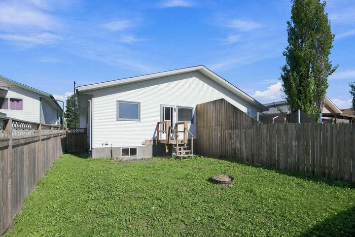 Property Photo: 3809 50 Avenue AB T4S 1B6
