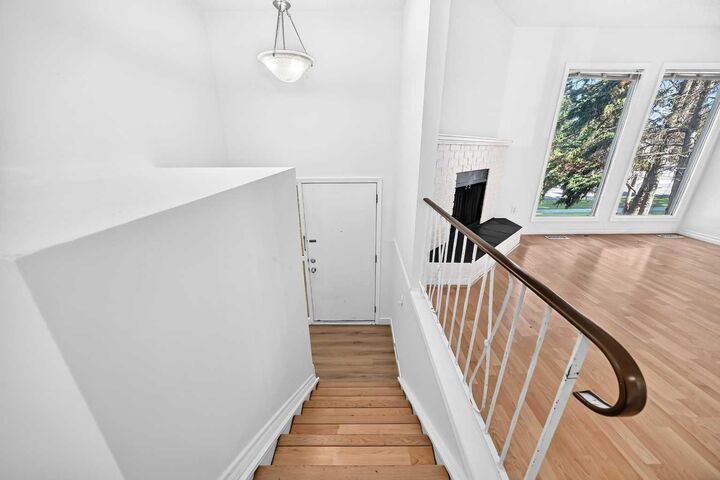 Property Photo:  9611 24 Street SW  AB T2V 4L2 