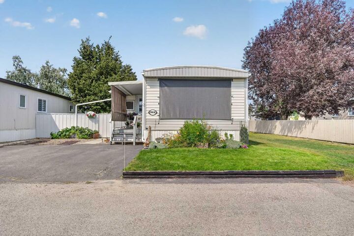 Property Photo: 2300 13 Street N 96A AB T1H 4E8