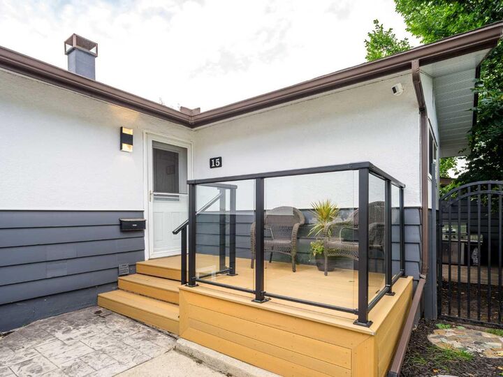 Photo de la propriété:  15 Hamlet Road SW  AB T2V 3C9 