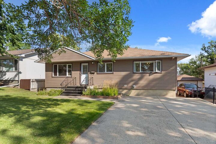 Property Photo:  554 5 Street SW  AB T1A 5A5 