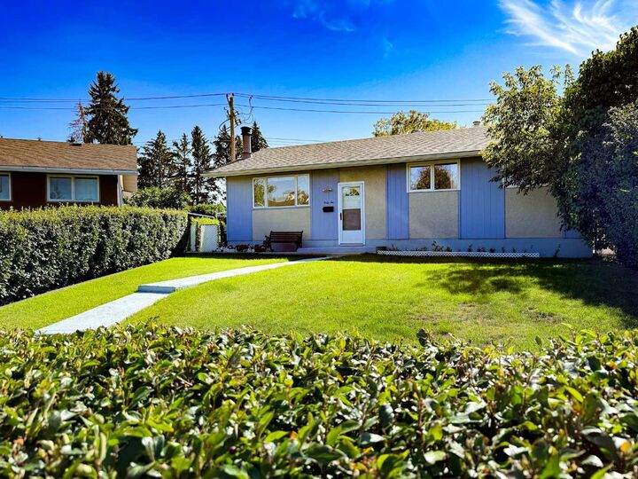 Property Photo: 42 Harrow Place SW AB T2V 3A9