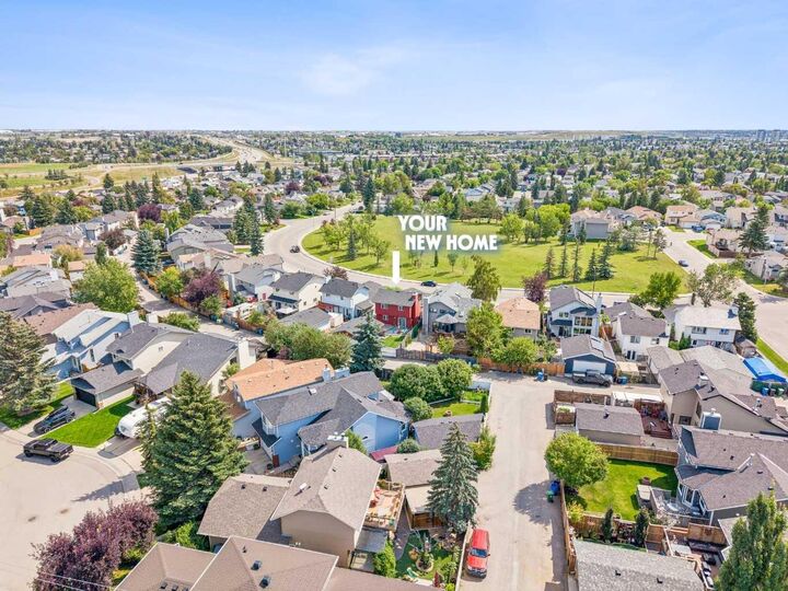 Property Photo:  744 Riverbend Drive SE  AB T2C 3T7 