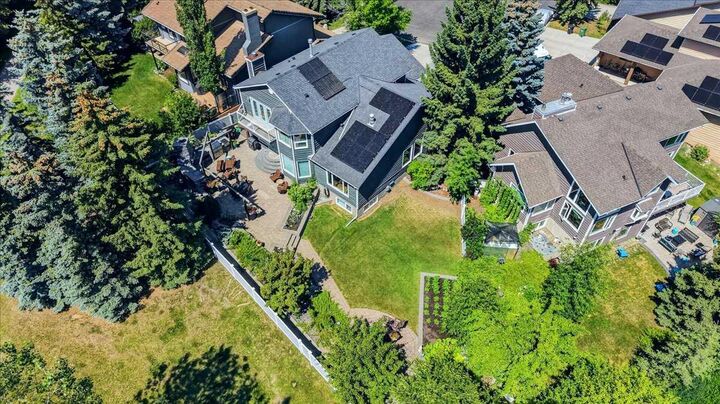 Property Photo: 27 Edcath Court NW AB T3A 3S9