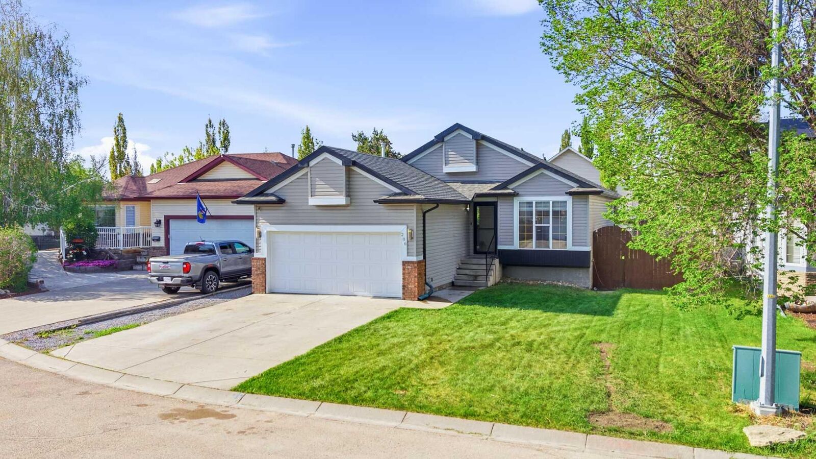 Property Photo: 206 Highwood Village Place NW AB T1V 1V9