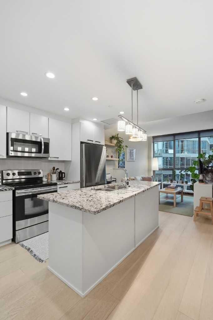 Property Photo: 225 11 Avenue SE 1107 AB T2G 0G3