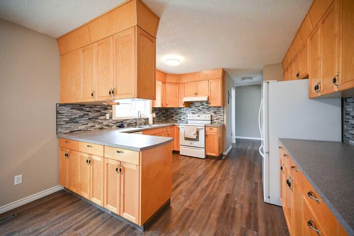 Property Photo:  5005 41 Avenue  AB T9S 1J4 