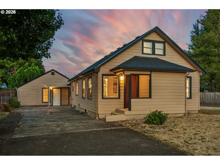 Property Photo: 1520 N Maple St OR 97013