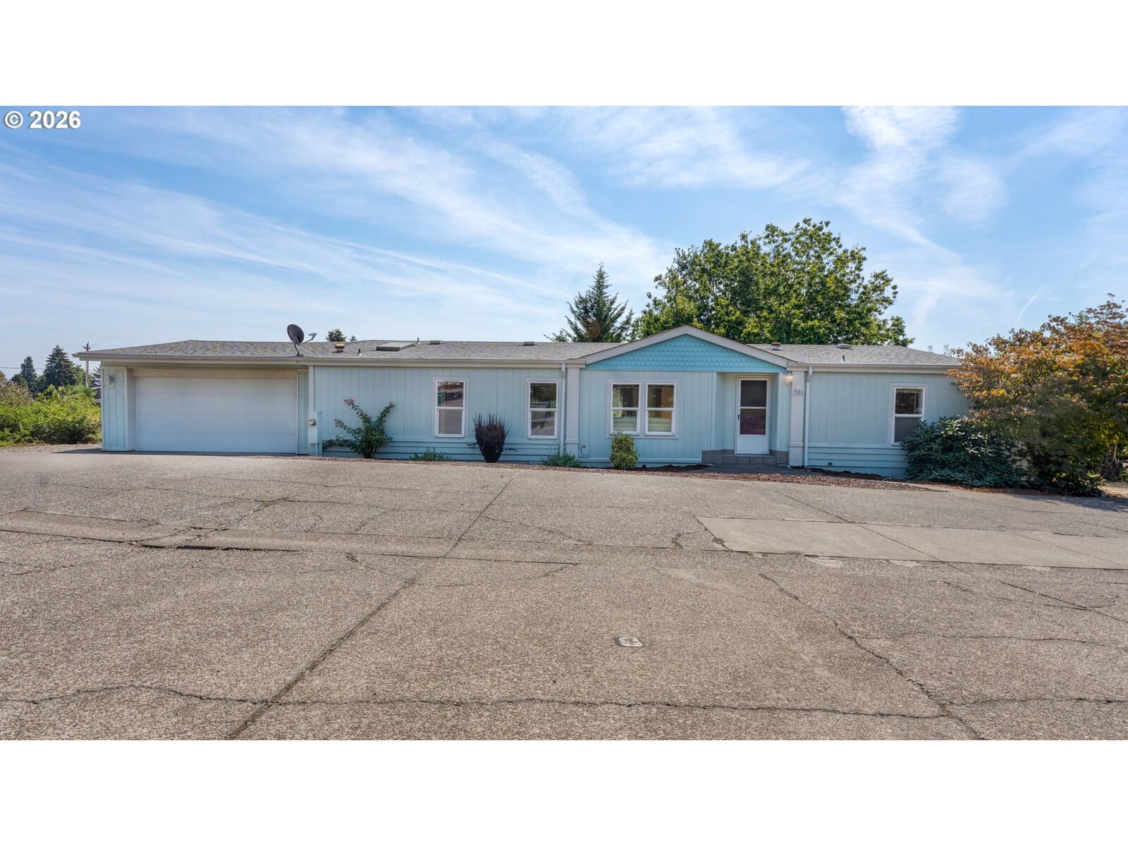 Property Photo:  625 SW 9th St 28  OR 97115 