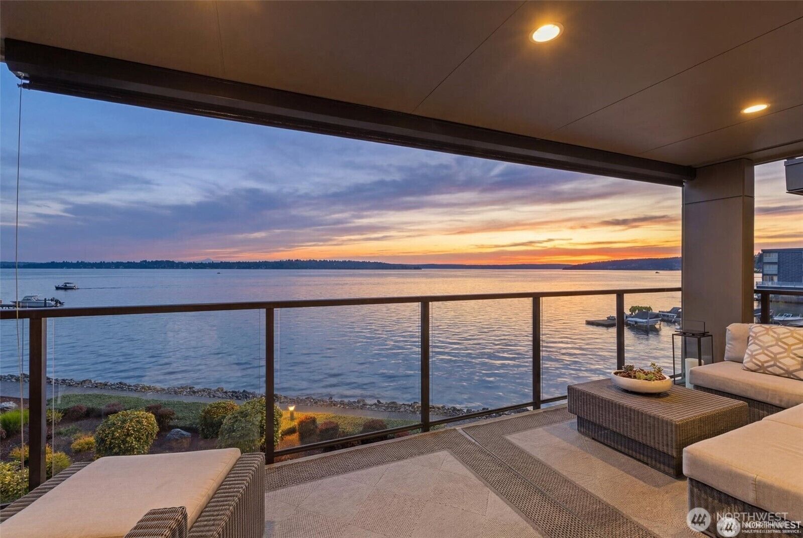 Property Photo:  827  Lake Street S 207  WA 98033 
