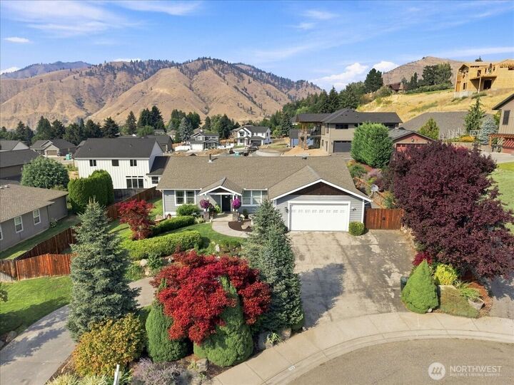 Property Photo:  109  Cascade Place  WA 98815 