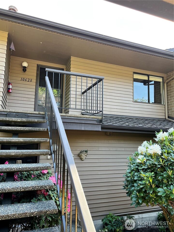 Property Photo:  10628  Glen Acres Dr S  WA 98168 