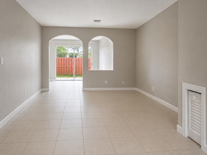Property Photo:  5610 NW 107th Avenue 1314  FL 33178 