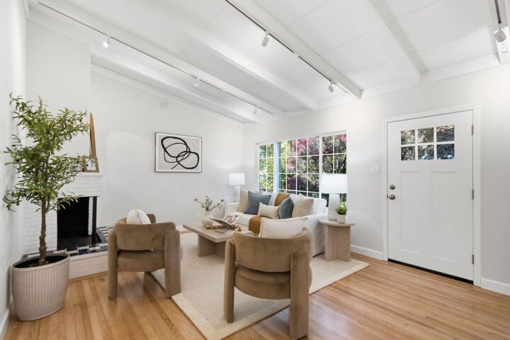 Property Photo: 1546 Maxine Avenue CA 94401