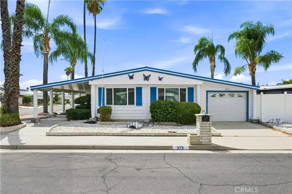 Property Photo: 975 Vista Grande Drive CA 92543