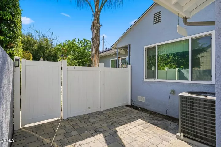 Property Photo:  6721 Vineland Avenue  CA 91606 