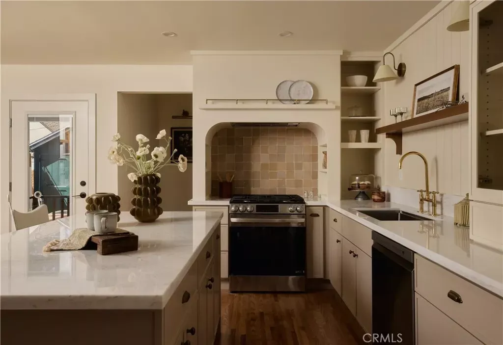 Property Photo:  2019 Addison Way  CA 90041 