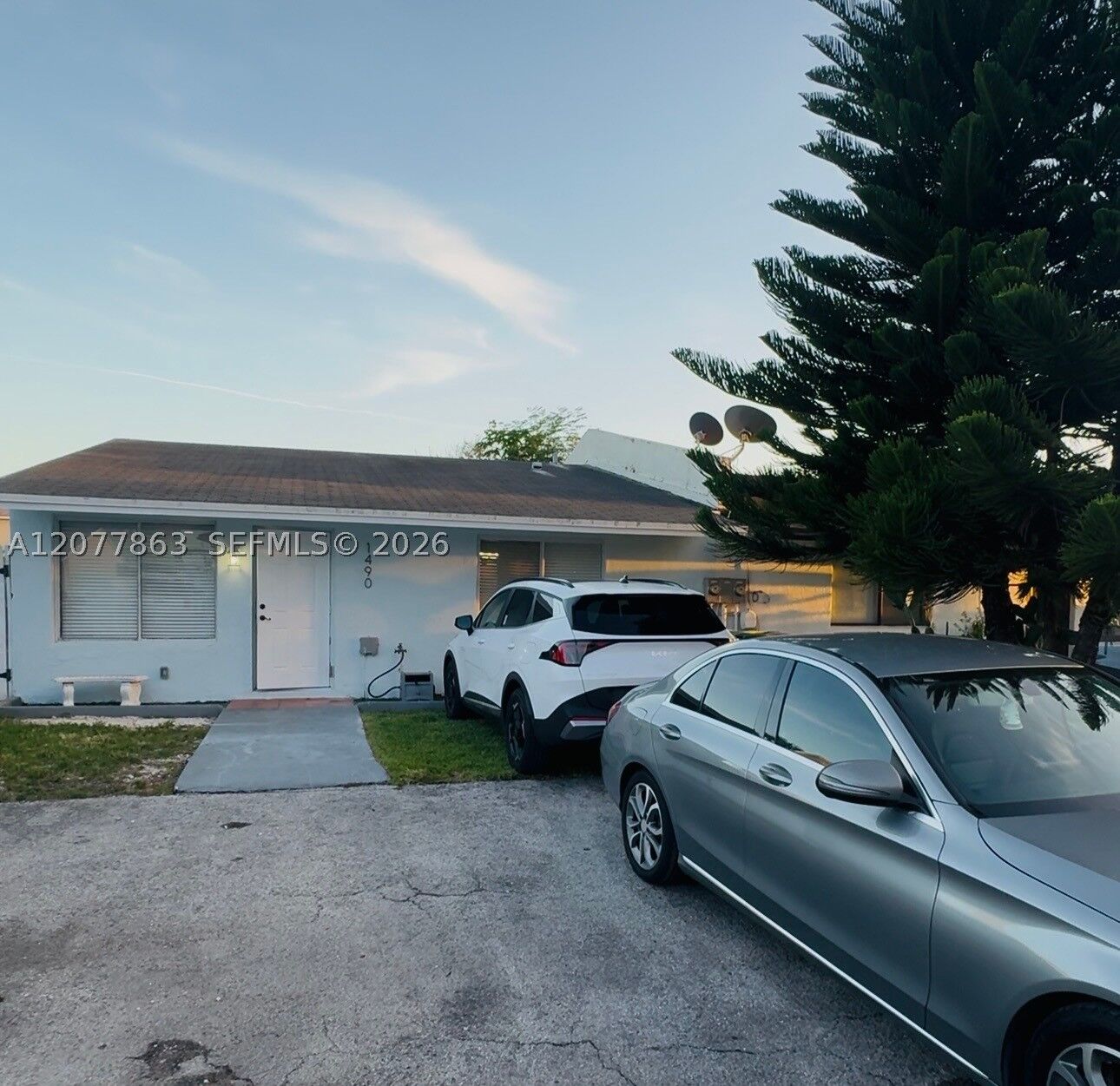 Property Photo:  