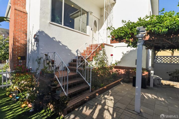 Property Photo:  326 Armour Avenue  CA 94080 