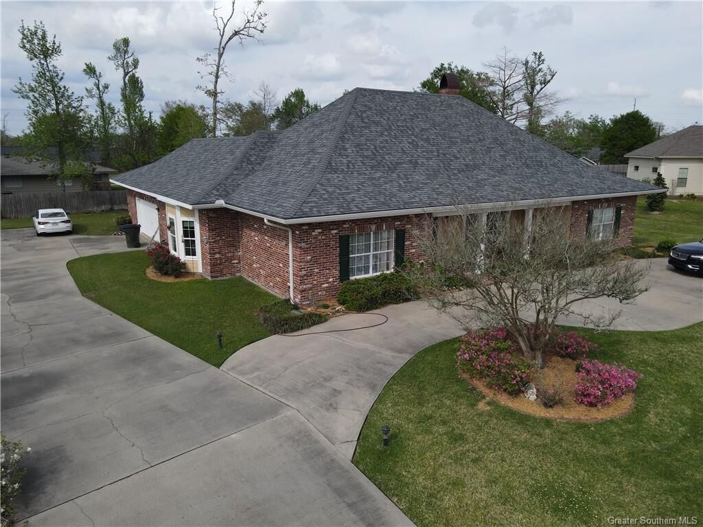 Property Photo: 904 Belle Arbes Drive LA 70605