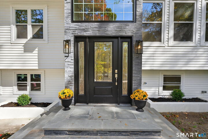 Property Photo:  13 Willow Lane  CT 06333 