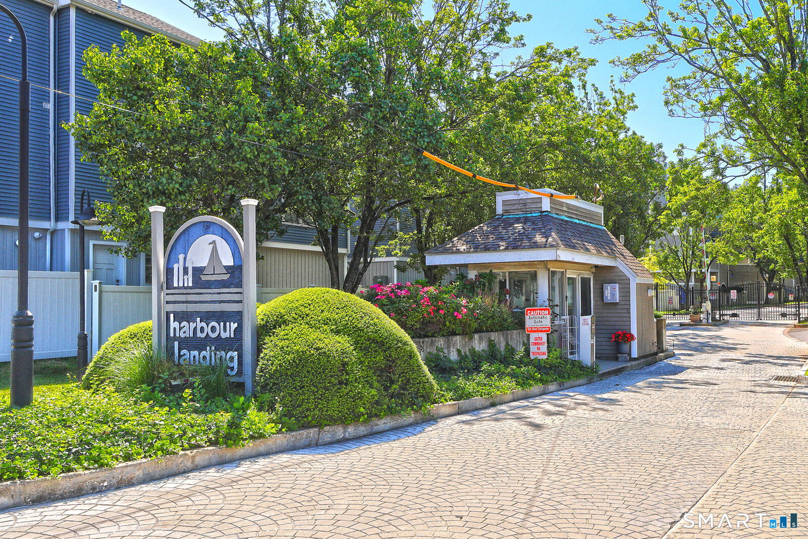 Property Photo:  21 Harbour Close A-21  CT 06405 