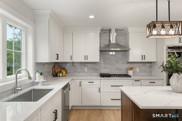 Property Photo:  9 Beechwood Drive  CT 06482 