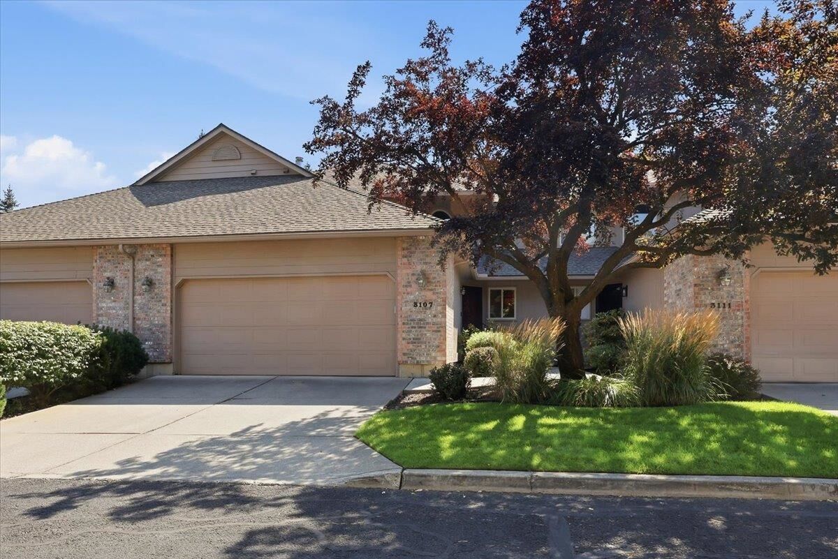 Property Photo: 3107 S Winthrop Ln WA 99203