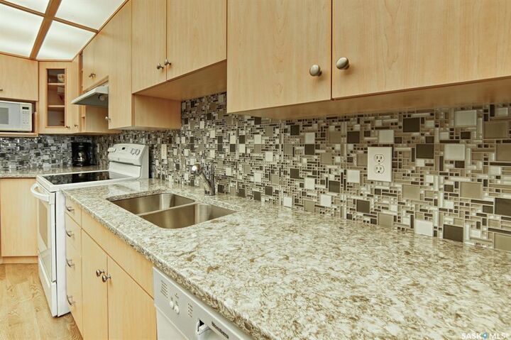 Property Photo:  3520 Hillsdale Street 801  SK S4S 5Z5 