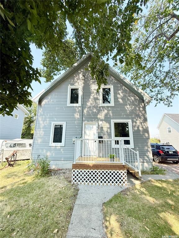 Property Photo: 325 3rd Avenue S SK S4H 1X5