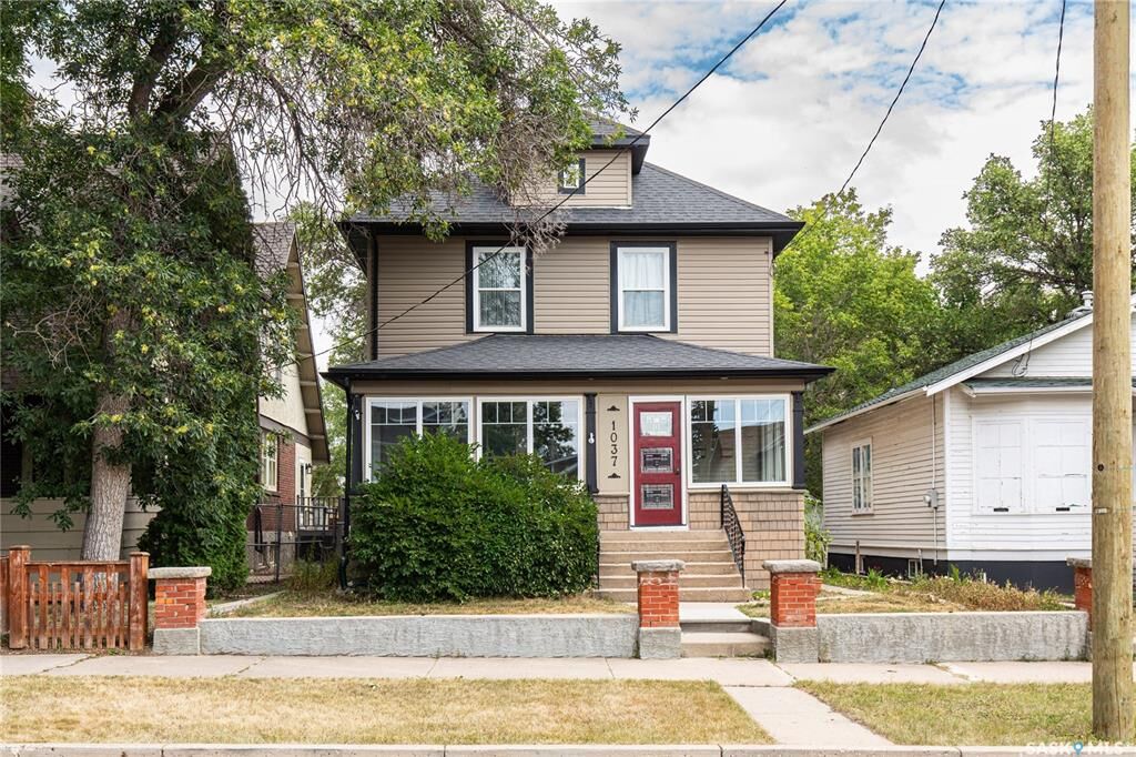 Property Photo: 1037 Chestnut Avenue SK S6H 1A5
