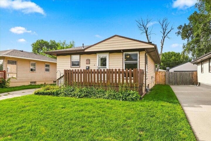 Property Photo: 2117 Avenue L IA 51501