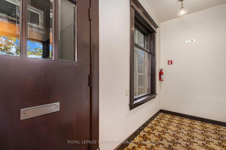 Property Photo:  220 Powell Avenue 4  ON K1S 2A5 
