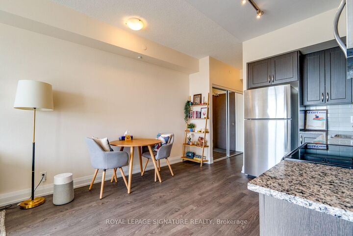 Property Photo:  7900 Bathurst Street 518  ON L4J 0J9 