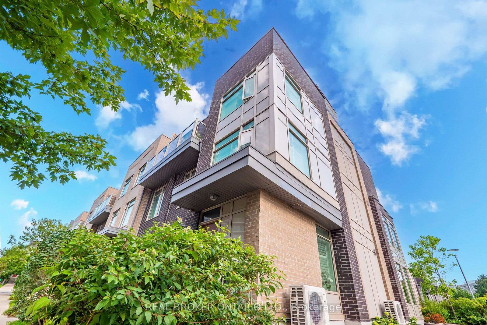 Property Photo: 35 Applewood Lane 63 ON M9C 0C1