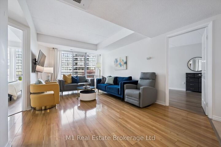 Property Photo:  105 Bagot Street 208  ON N1H 8H4 