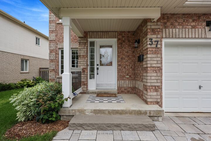 Property Photo: 37 Rainbow Court ON L4P 3Z6