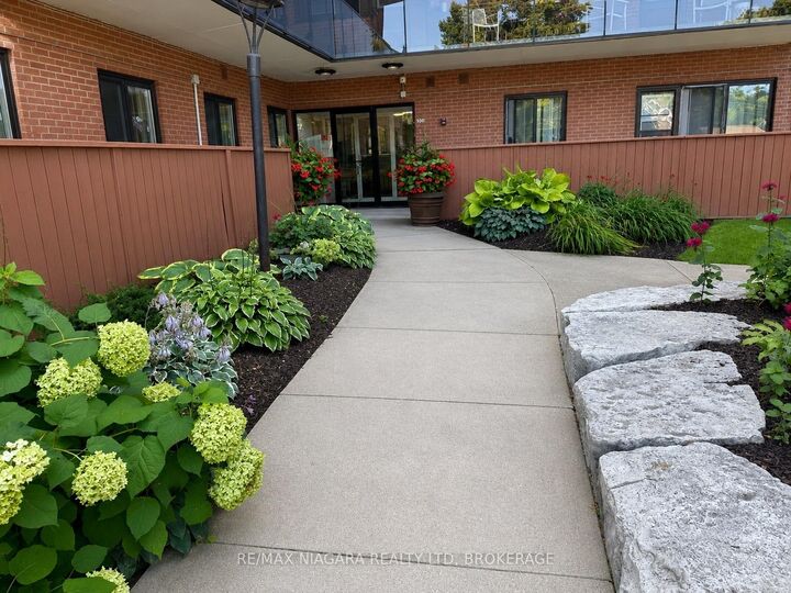 Property Photo: 550 King Street 303 ON L4R 3N1