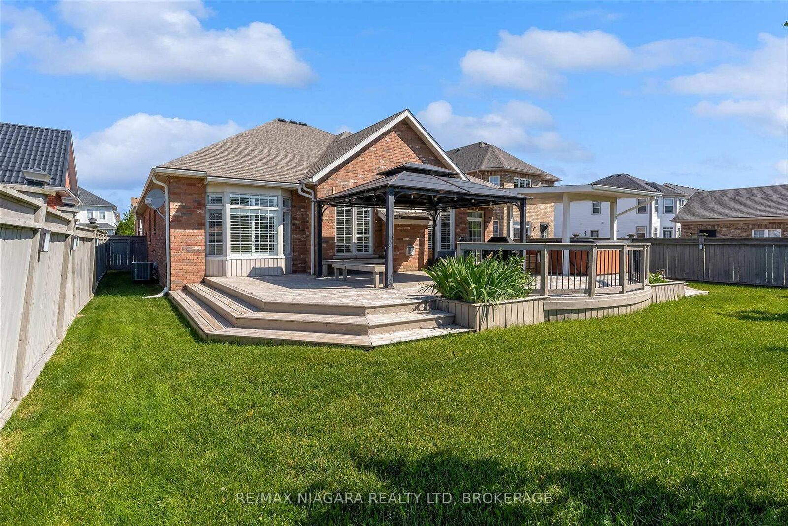 Property Photo: 404 Wright Crescent ON L0S 1J0